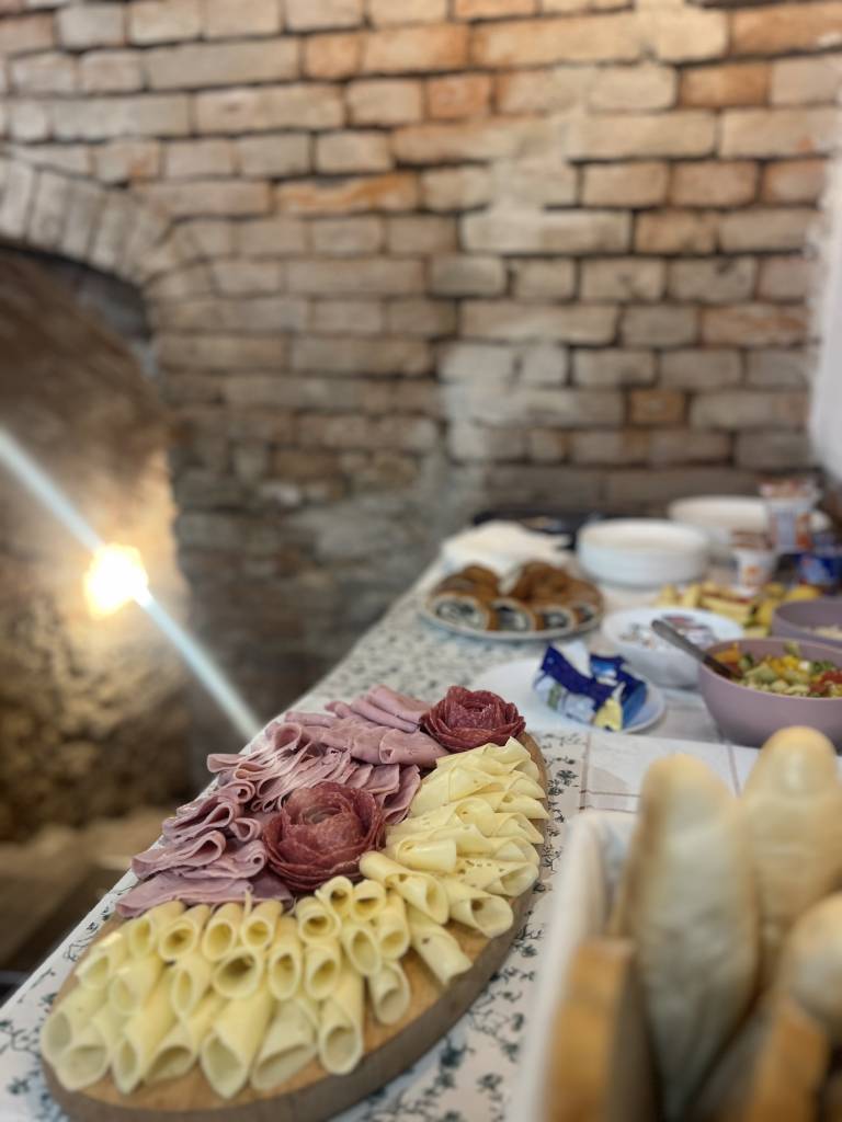 Obložená mísa a raut ve vinném sklípku Šakvice